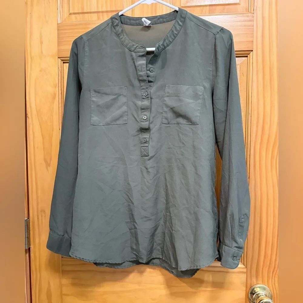 Old Navy size S army green henley blouse